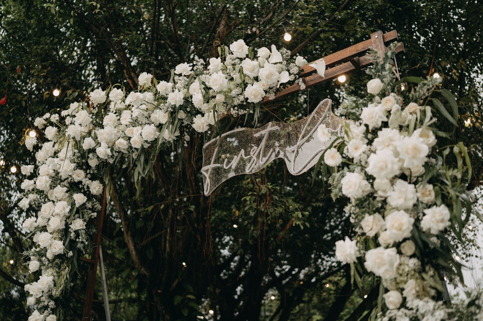 Wedding Flowers in Dubai: Complete Guide to Bouquets, Centerpieces & Decor