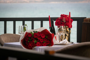 How to Choose Flowers for a Romantic Dinner or Date Night